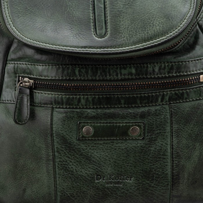 Товар зеленого цвета с внутренней стороны