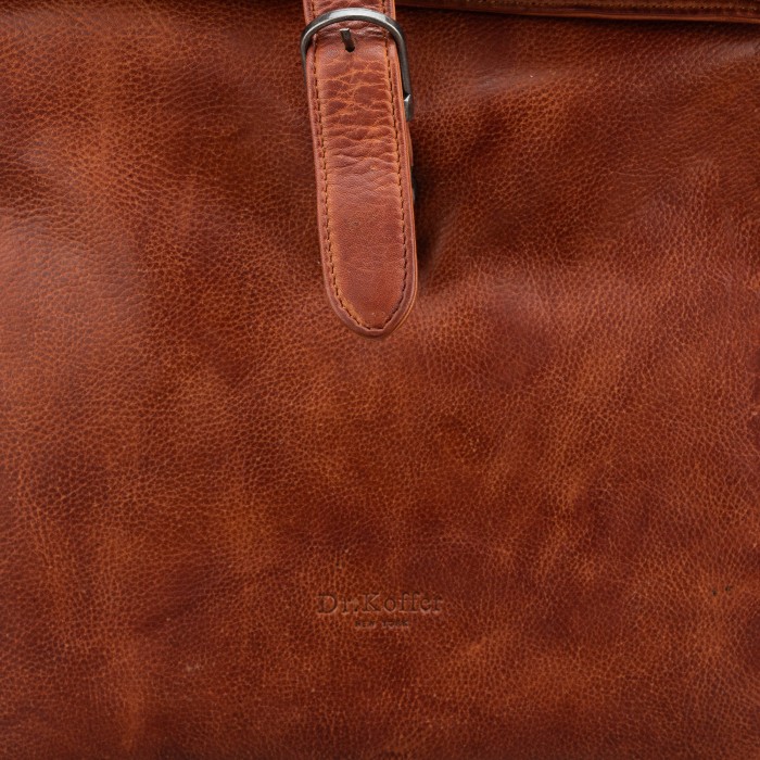 Товар коричневого цвета с внутренней стороны