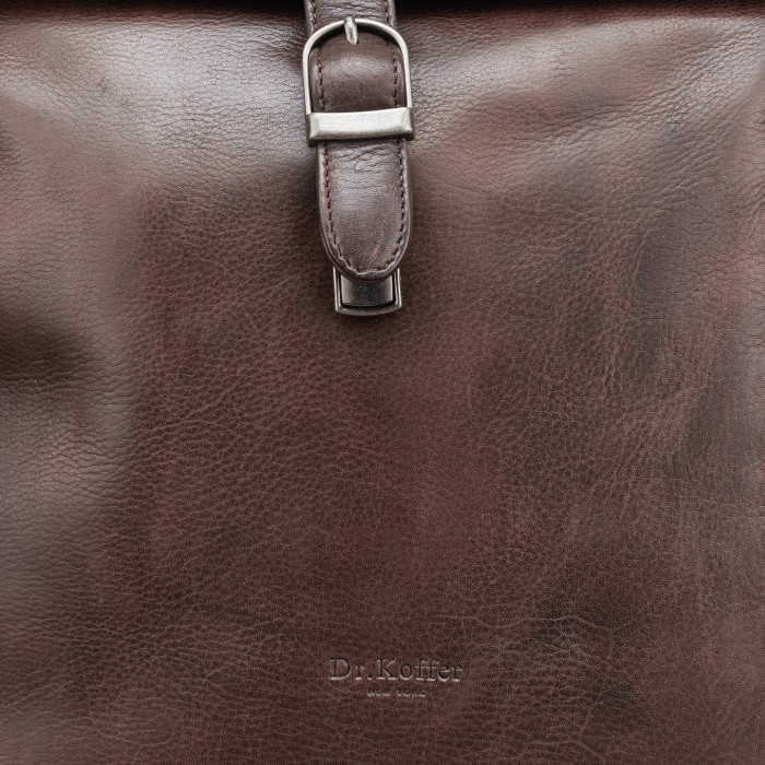 Товар коричневого цвета с внутренней стороны