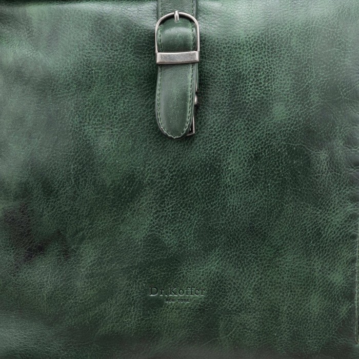 Товар зеленого цвета с внутренней стороны