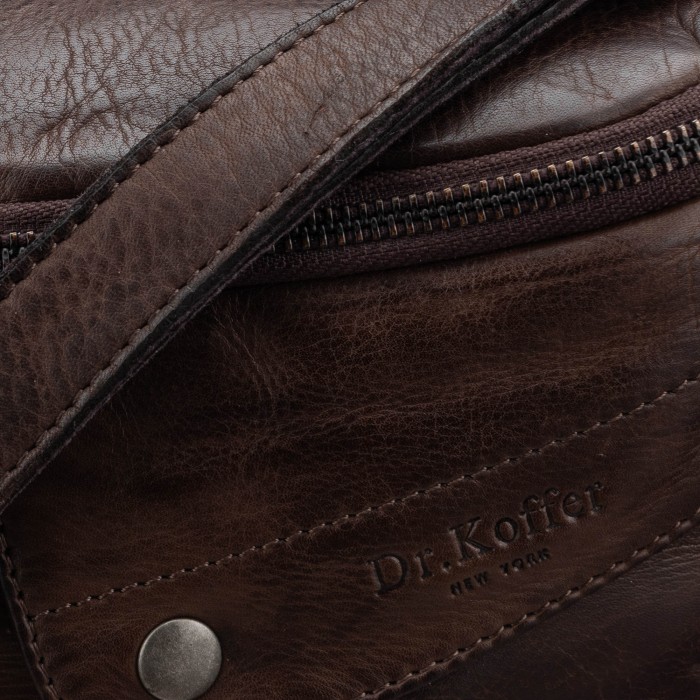 Товар коричневого цвета с внутренней стороны