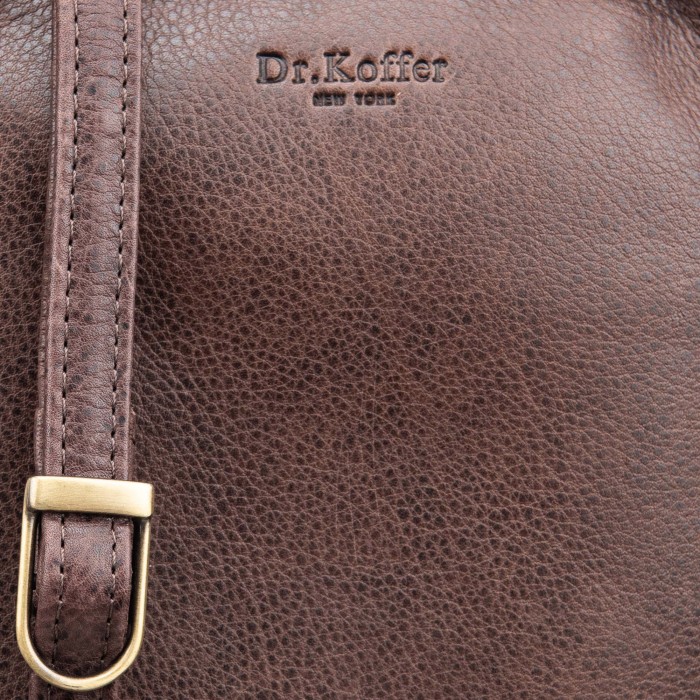 Товар коричневого цвета с внутренней стороны