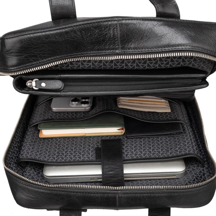 Товар черного цвета с внутренней стороны