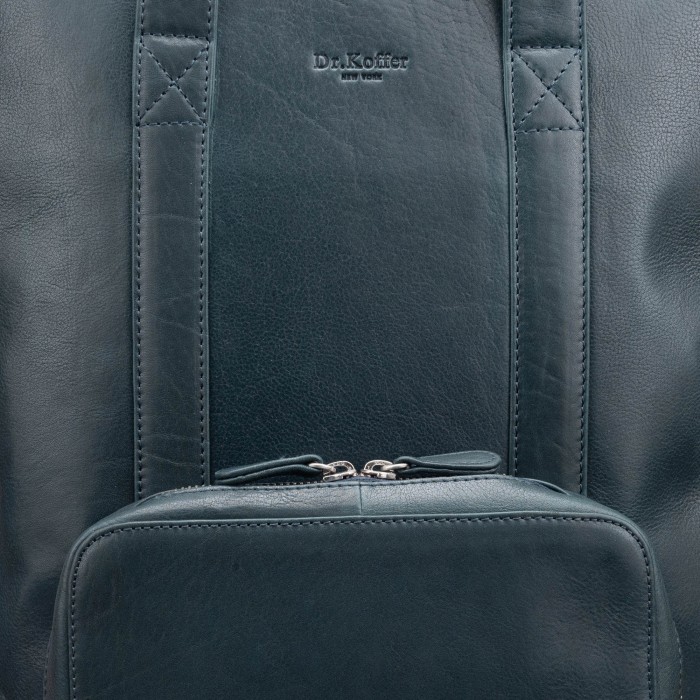 Товар синего цвета с внутренней стороны