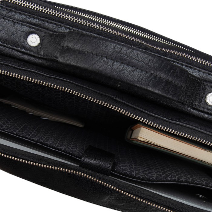 Товар черного цвета с внутренней стороны