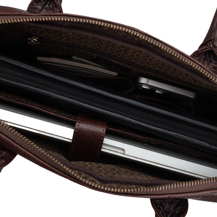 Товар черного цвета с внутренней стороны