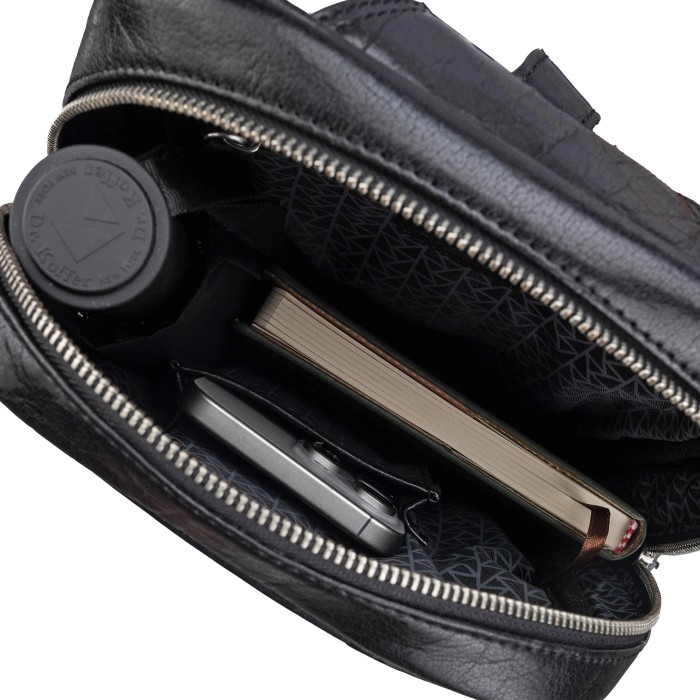 Товар черного цвета с внутренней стороны