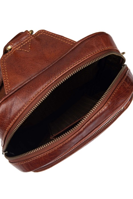 Товар коричневого цвета с внутренней стороны