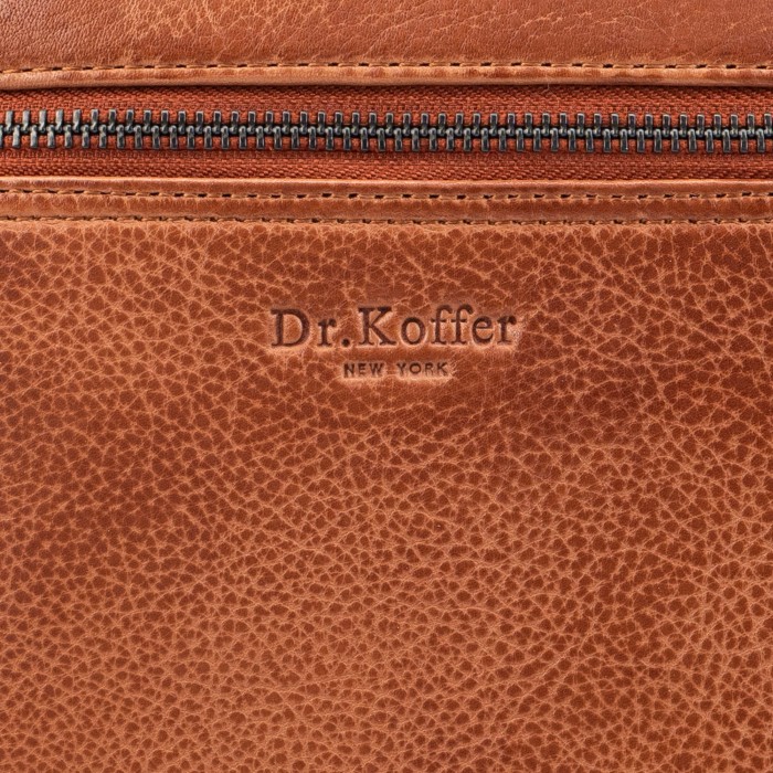 Товар коричневого цвета с внутренней стороны