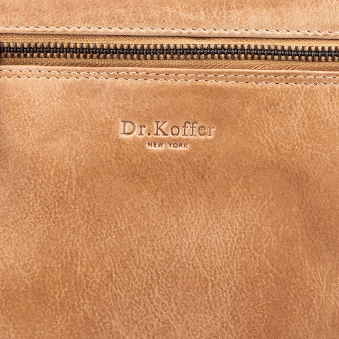 Товар бежевого цвета с внутренней стороны