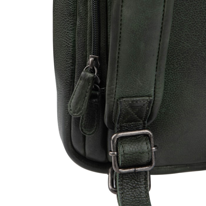 Товар зеленого цвета с внутренней стороны