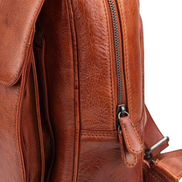 Товар коричневого цвета с внутренней стороны