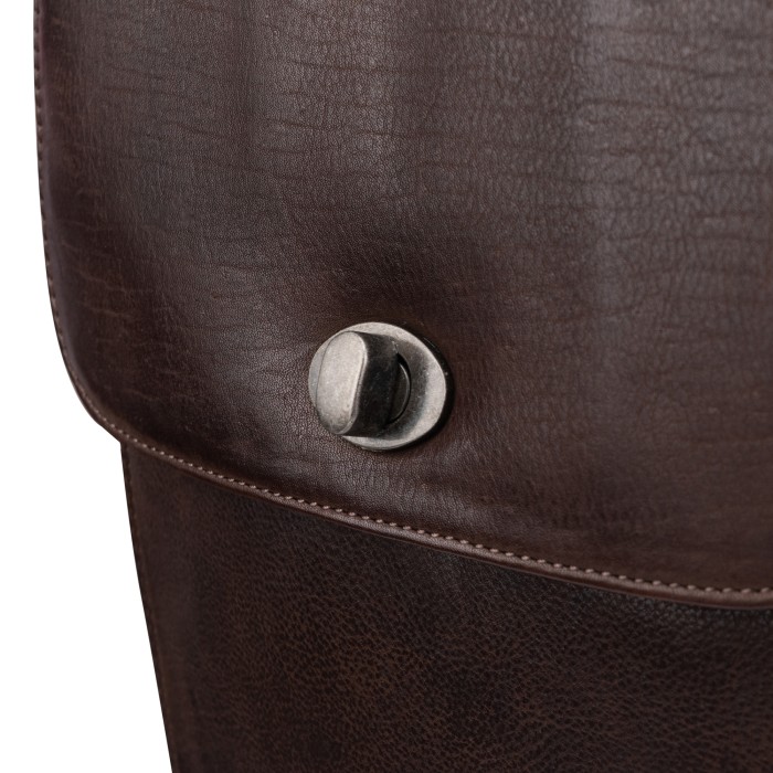 Товар коричневого цвета с внутренней стороны