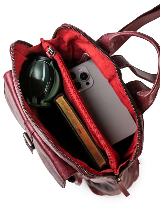 Товар бордового цвета с внутренней стороны