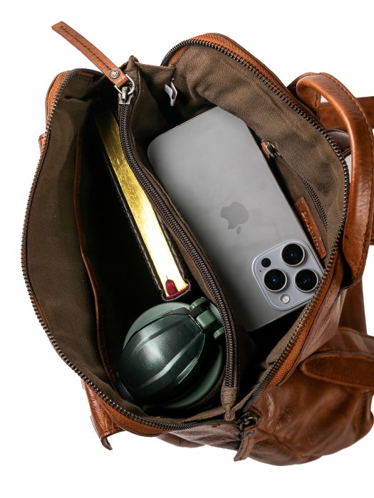 Товар коричневого цвета с внутренней стороны