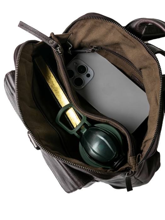 Товар коричневого цвета с внутренней стороны