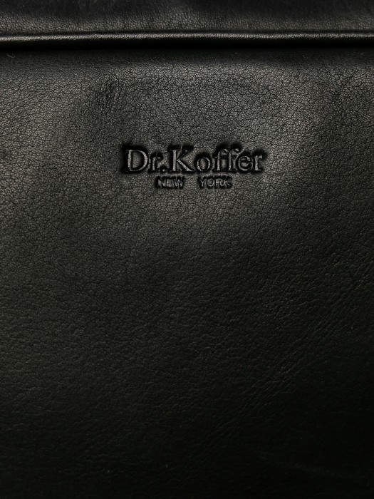 Товар черного цвета с внутренней стороны