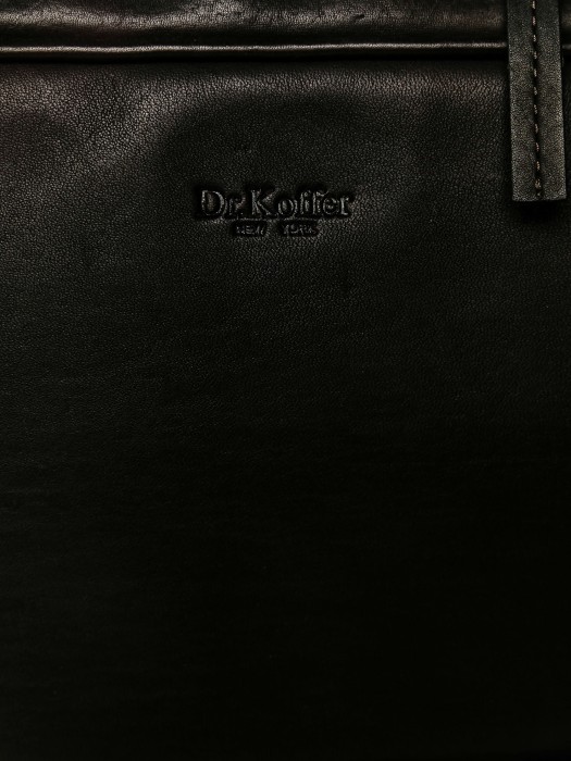 Товар коричневого цвета с внутренней стороны