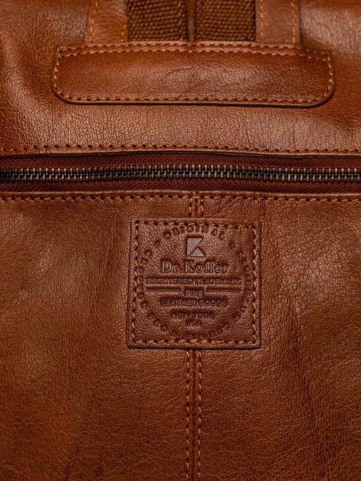 Товар коричневого цвета с внутренней стороны