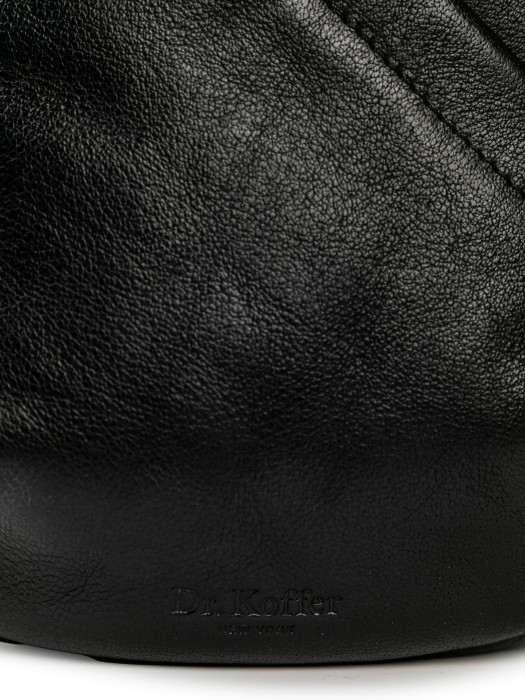 Товар черного цвета с внутренней стороны