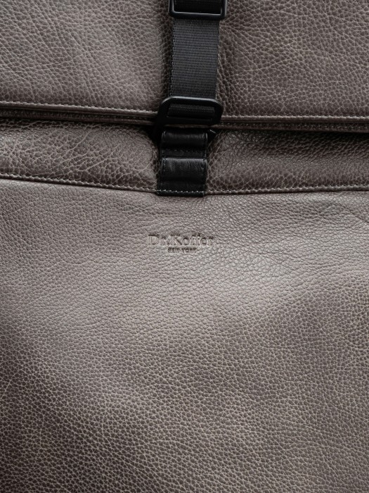 b402926-244-77_04 рюкзак из кожи спереди