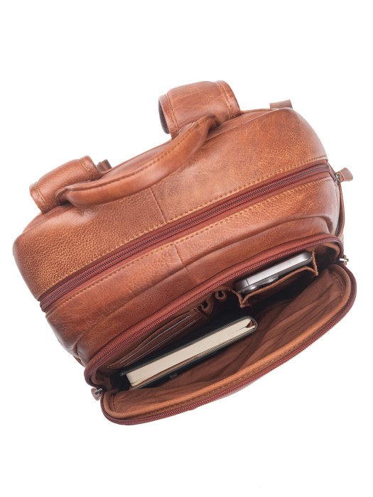 Товар коричневого цвета с внутренней стороны