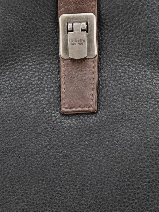 Товар черного цвета с внутренней стороны