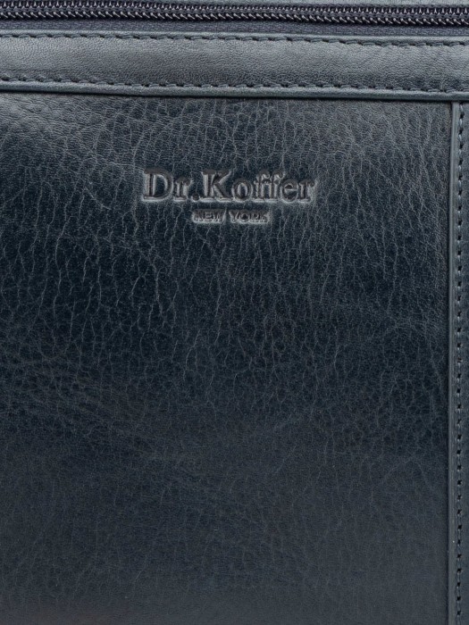 Товар синего цвета с внутренней стороны