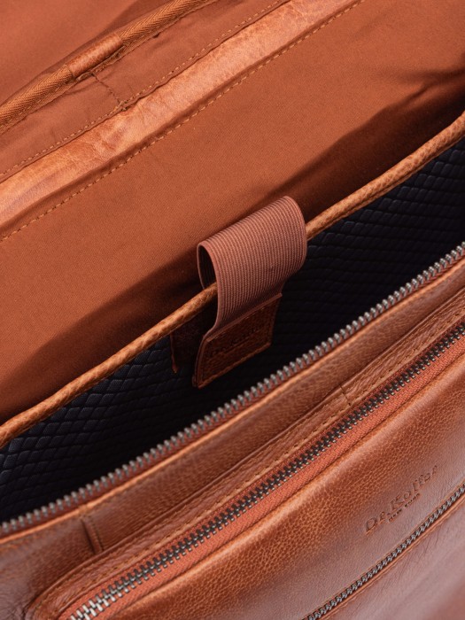 b402932-244-05 рюкзак из кожи спереди