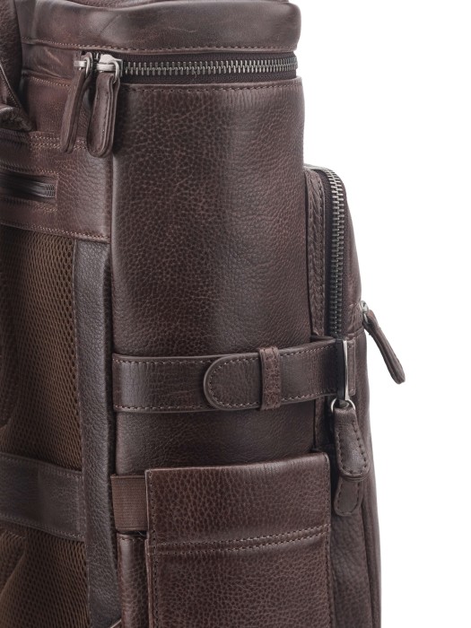 Товар коричневого цвета с внутренней стороны