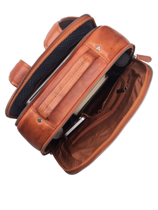 Товар коричневого цвета с внутренней стороны