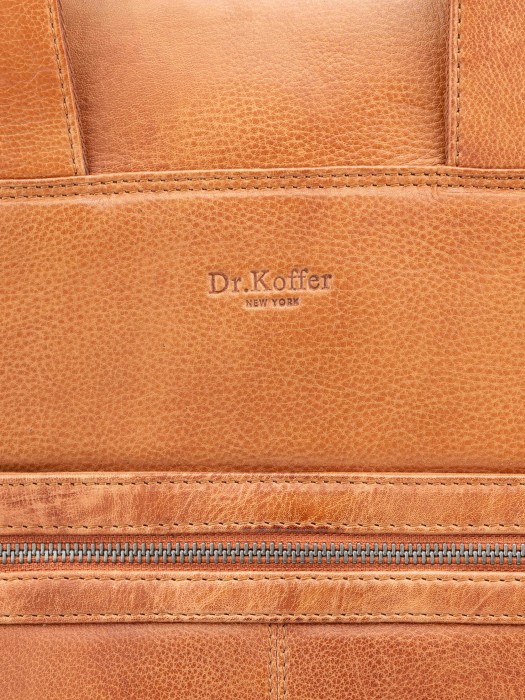 Товар коричневого цвета с внутренней стороны