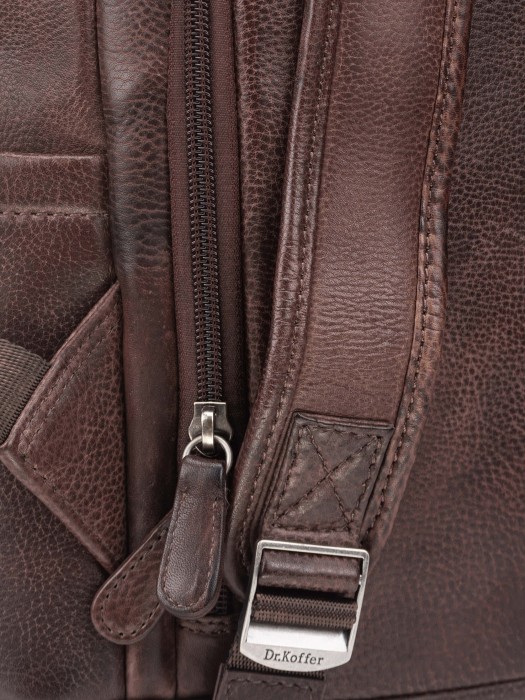 Товар коричневого цвета с внутренней стороны