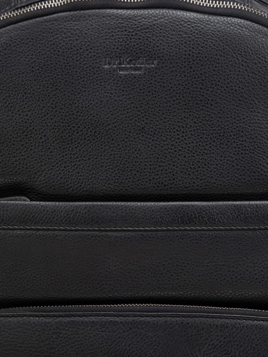 Товар черного цвета с внутренней стороны