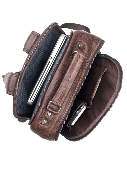 Товар коричневого цвета с внутренней стороны