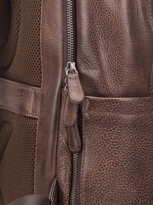 b402939-244-09 рюкзак из кожи спереди