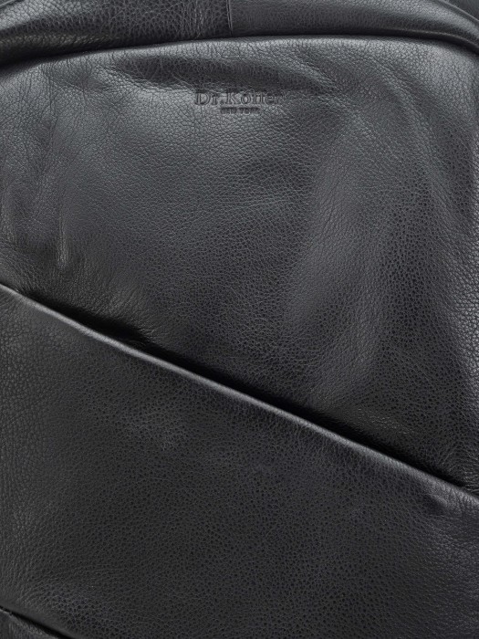 Товар черного цвета с внутренней стороны