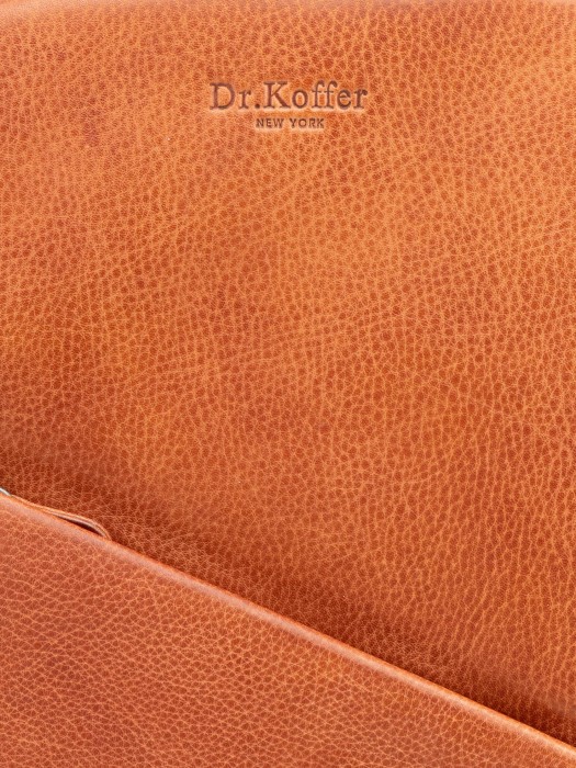 Товар коричневого цвета с внутренней стороны