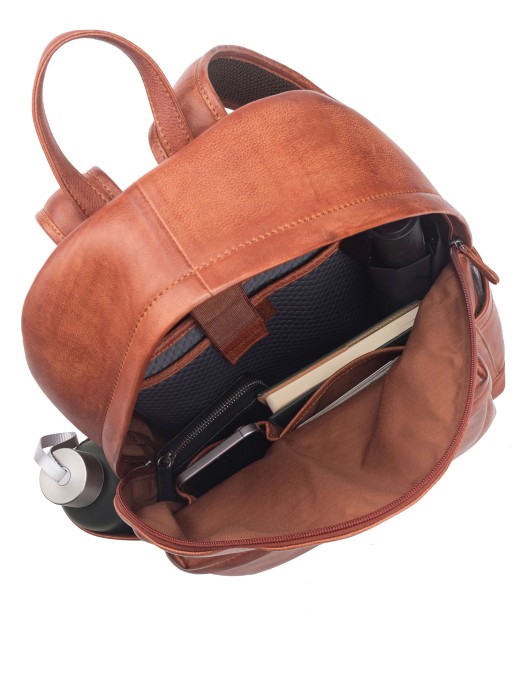 Товар коричневого цвета с внутренней стороны