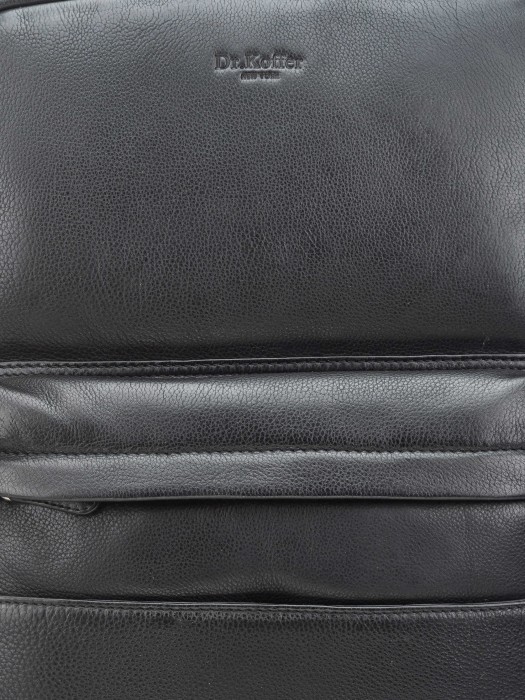 Товар черного цвета с внутренней стороны