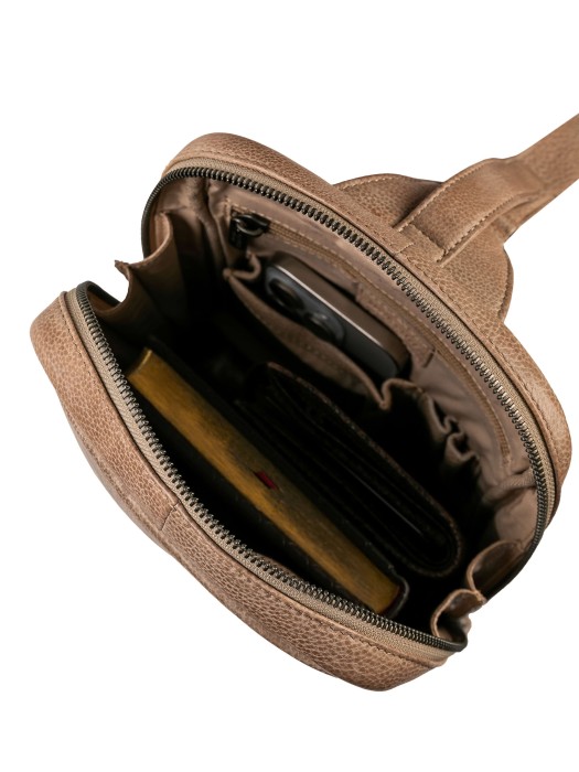 b402943-244-61 рюкзак из кожи спереди