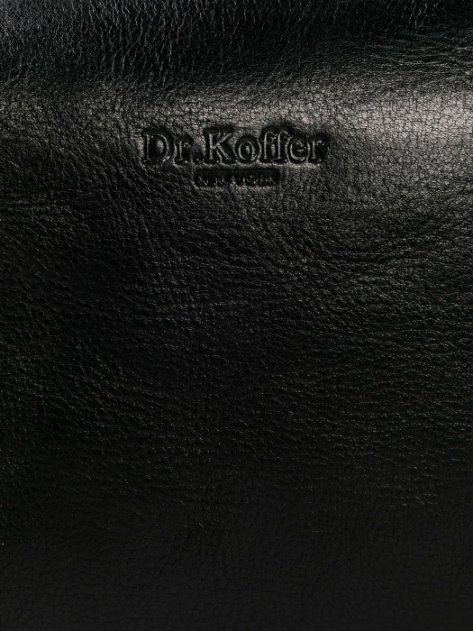 Товар черного цвета с внутренней стороны