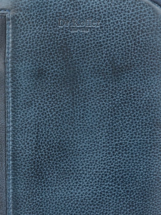 Товар синего цвета с внутренней стороны