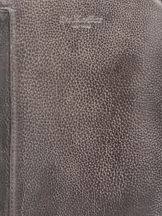 Товар серого цвета с внутренней стороны