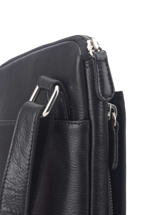 Товар черного цвета с внутренней стороны