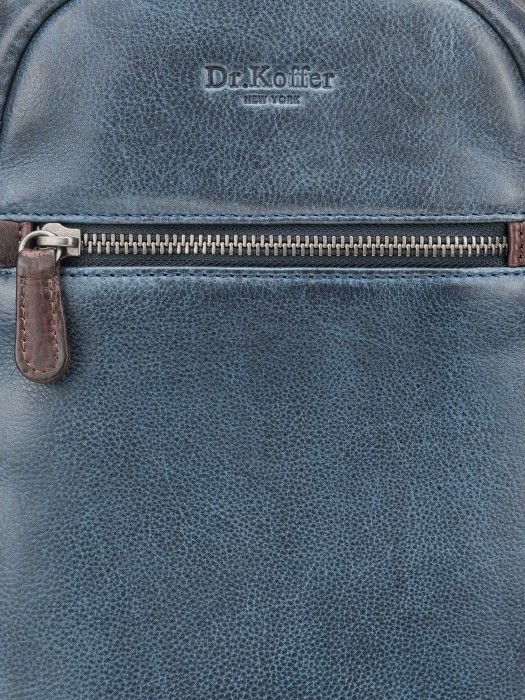 Товар синего цвета с внутренней стороны