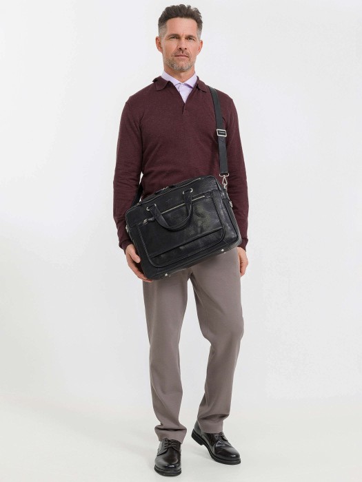 Товар черного цвета с внутренней стороны