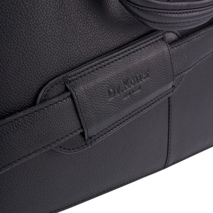 Товар черного цвета с внутренней стороны