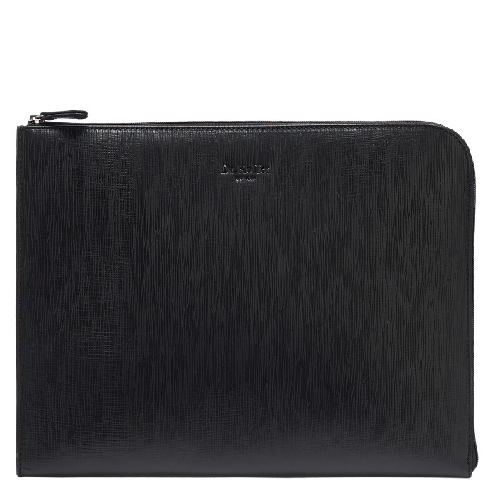 Товар черного цвета с внутренней стороны