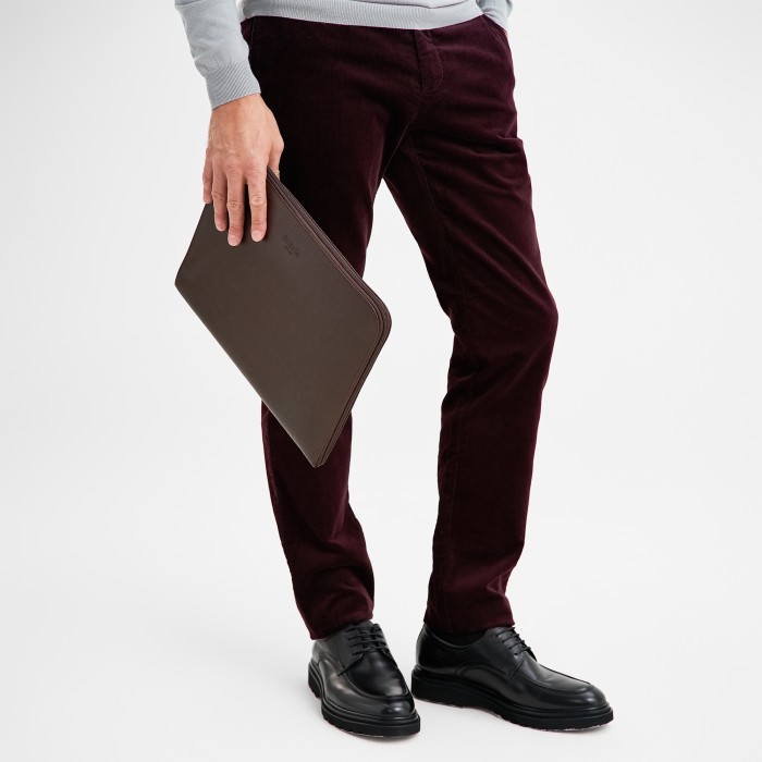 g231984-124-09 папка от бренда dr.koffer вид слева